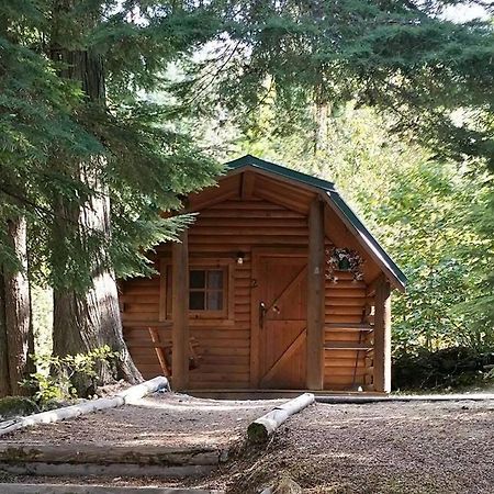 Sicamous Rv & Cabin Resort Malakwa Exterior photo