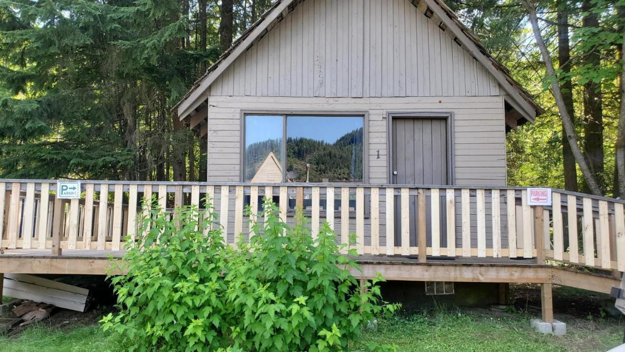 Sicamous Rv & Cabin Resort Malakwa Exterior photo