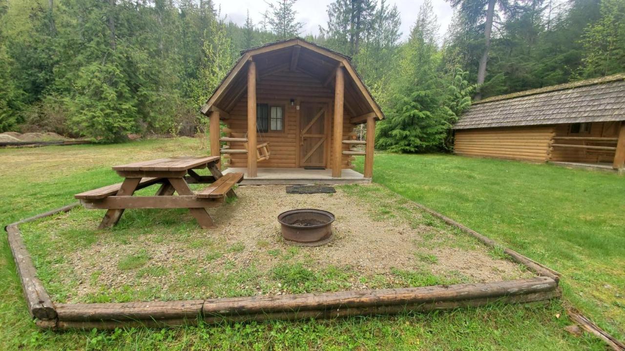 Sicamous Rv & Cabin Resort Malakwa Exterior photo